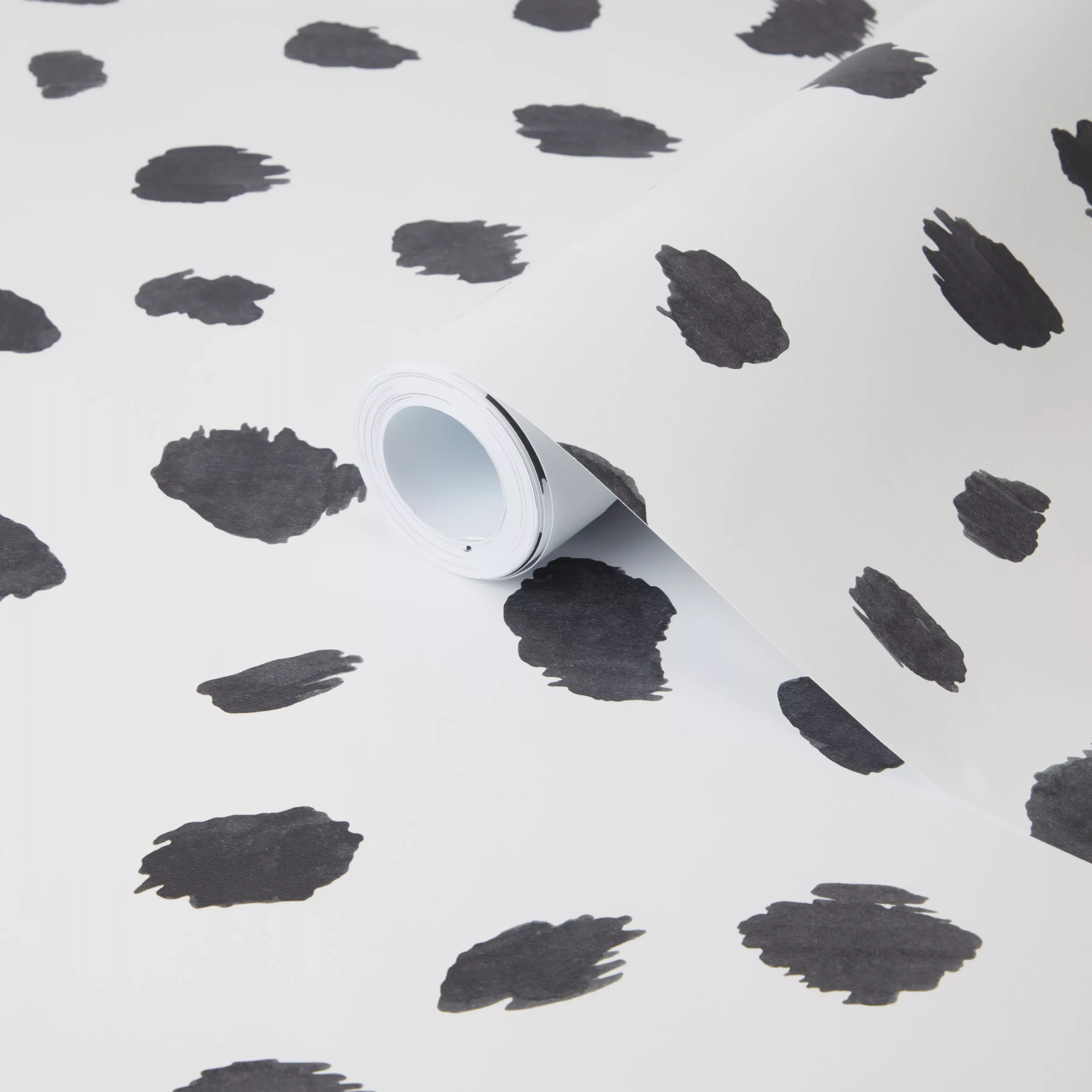 GoodHome Astennu Black & white Spot Monochrome effect Smooth Wallpaper GoodHome Astennu Black & White Spot Monochrome Effect Smooth Wallpaper -trade point store goodhome astennu black white spot monochrome effect smooth wallpaper5059340213491 01c scaled